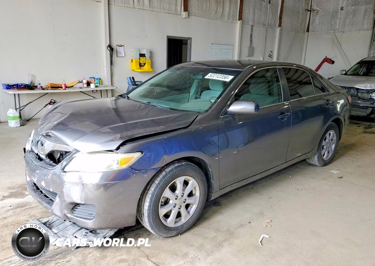 2011 Toyota Camry Le – zdjęcie 1 z 12