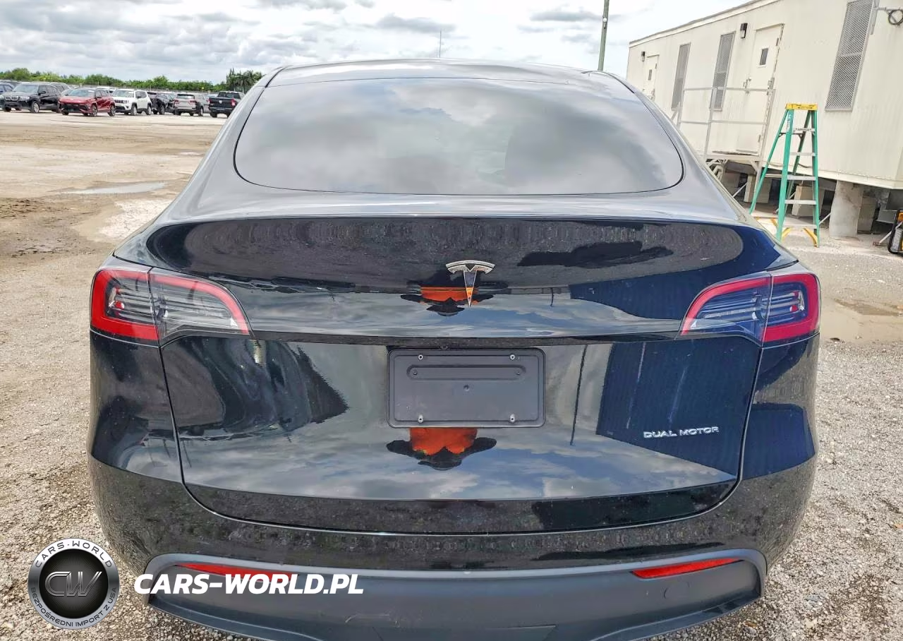 2023 Tesla Model Y VIN:7SAYGDEE3PA044497 - 6