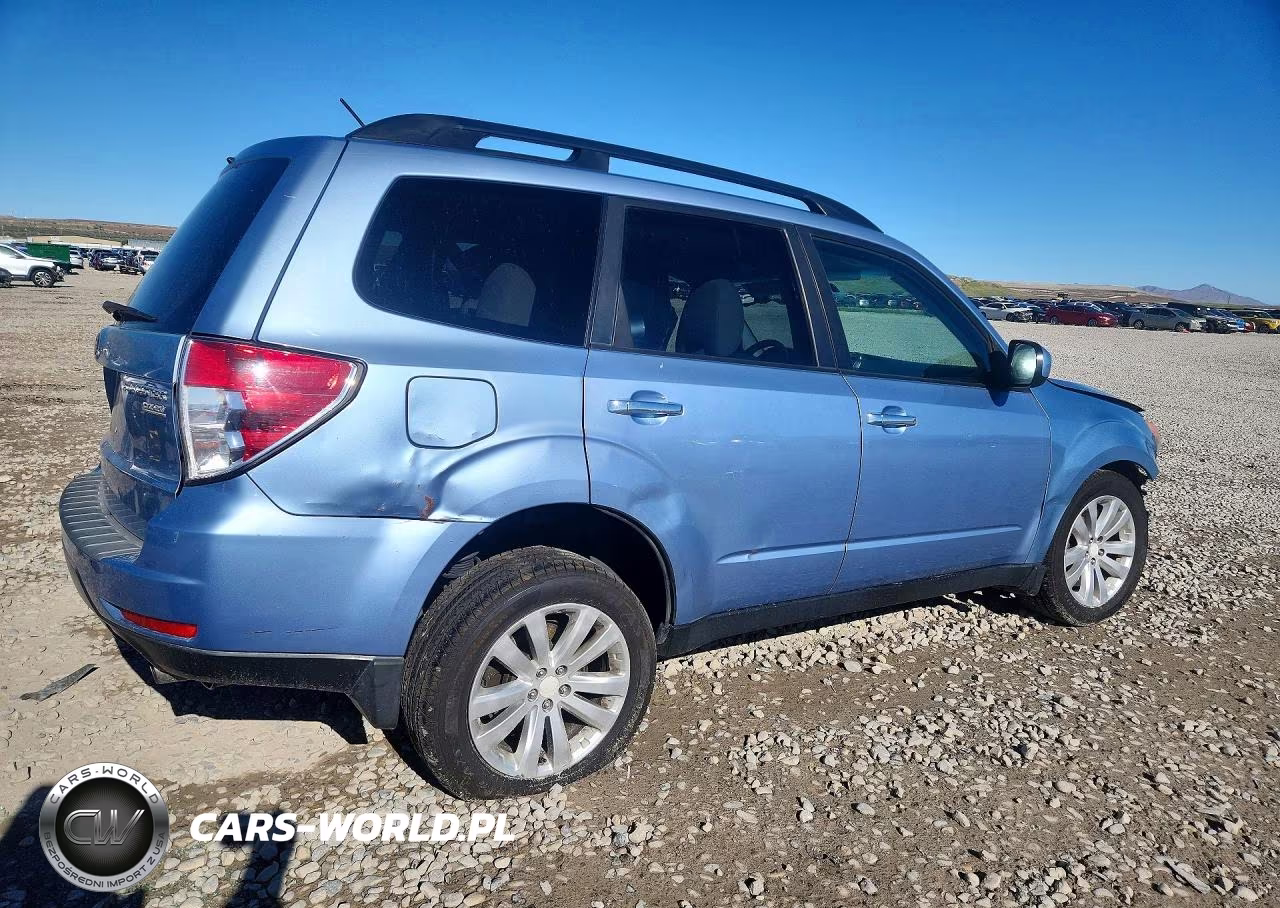 2011 Subaru Forester 2.5X Premium VIN:JF2SHADCXBH757697 - 3