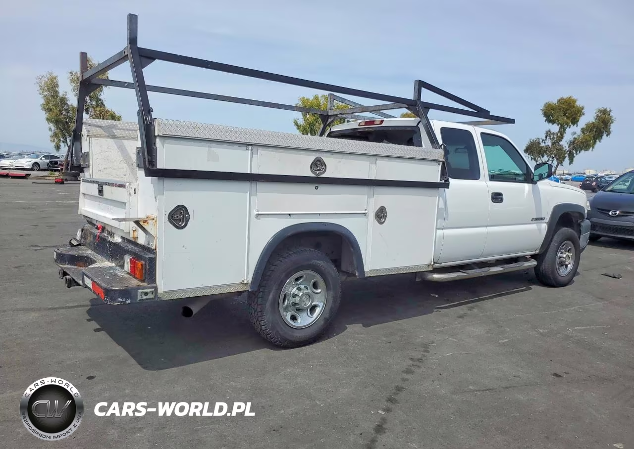 2007 Chevrolet Silverado C2500 Heavy Duty VIN:1GBHC29U17E163592 - 3
