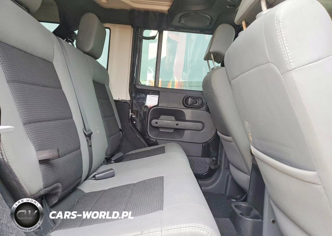 2010 Jeep Wrangler Unlimited Sahara VIN:1J4BA5H12AL197988 - 11