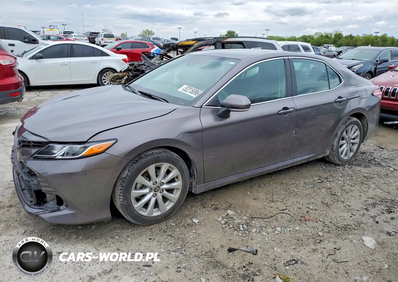 2020 Toyota Camry Le – zdjęcie 1 z 13