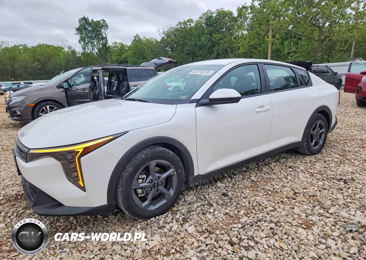 2025 Kia K4 Lxs – zdjęcie 1 z 12