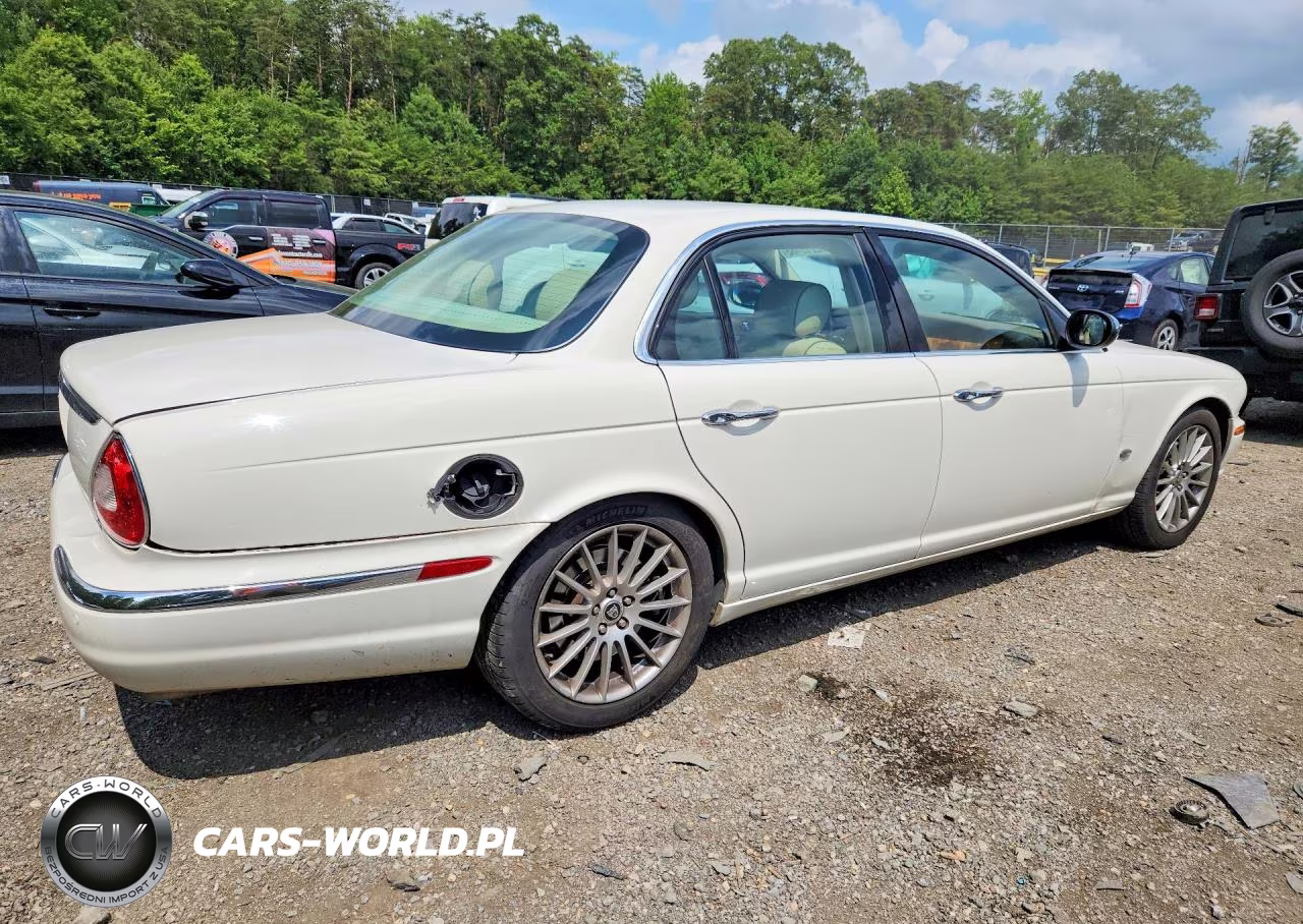 2007 Jaguar Xj8 VIN:SAJWA71B77SH17840 - 3