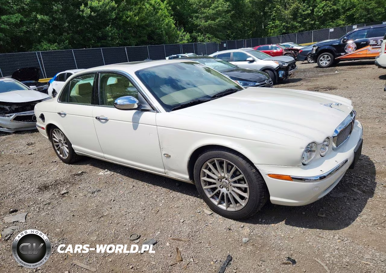 2007 Jaguar Xj8 VIN:SAJWA71B77SH17840 - 4