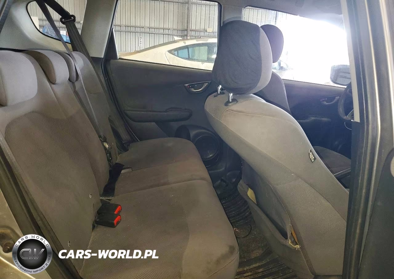 2010 Honda Fit VIN:JHMGE8H27AS012865 - 10