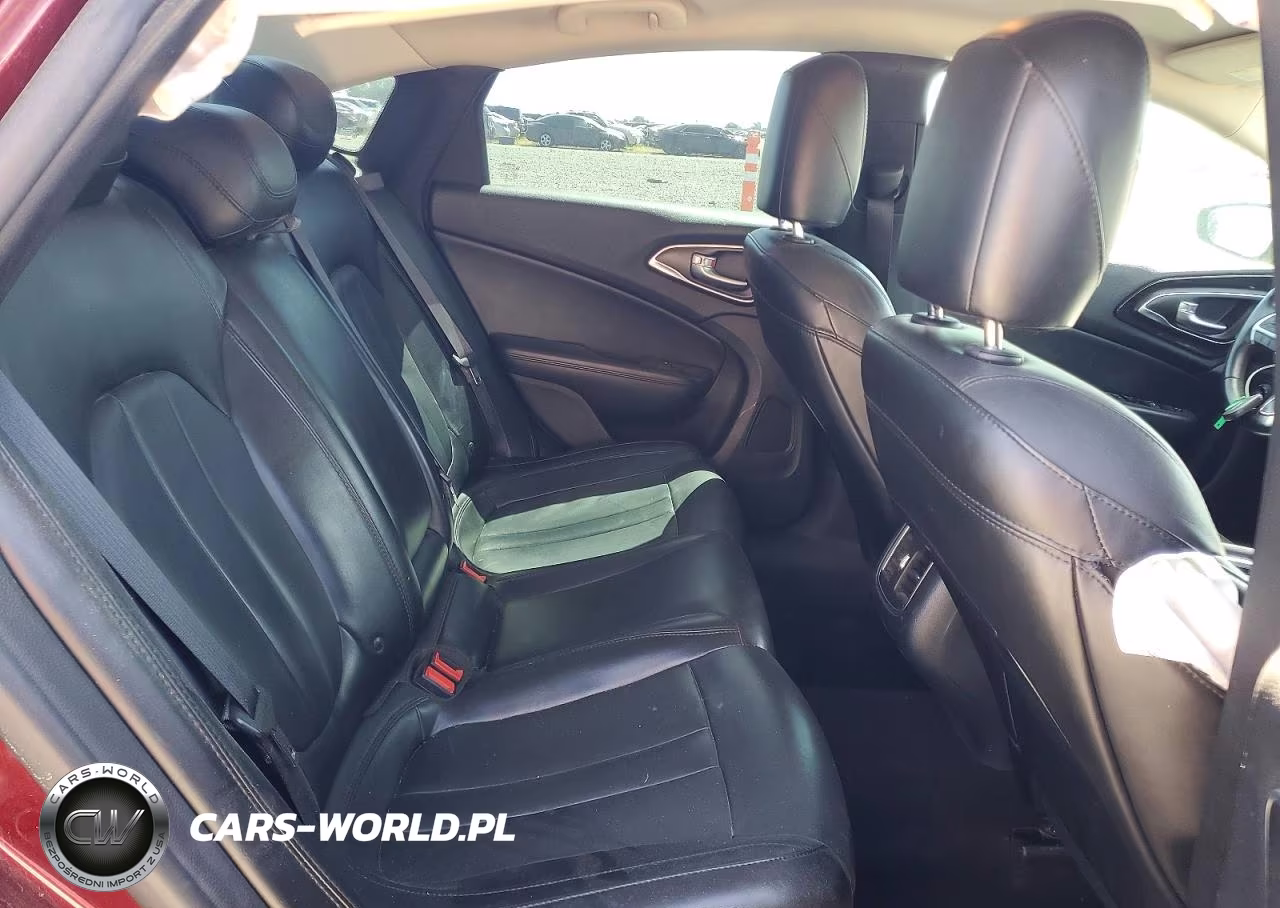 2015 Chrysler 200 C VIN:1C3CCCCB3FN745148 - 10