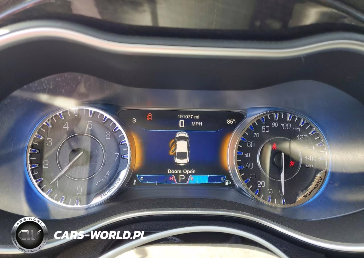2015 Chrysler 200 C VIN:1C3CCCCB3FN745148 - 9