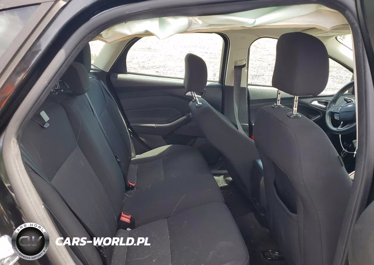 2015 Ford Focus Se VIN:1FADP3K27FL366340 - 10