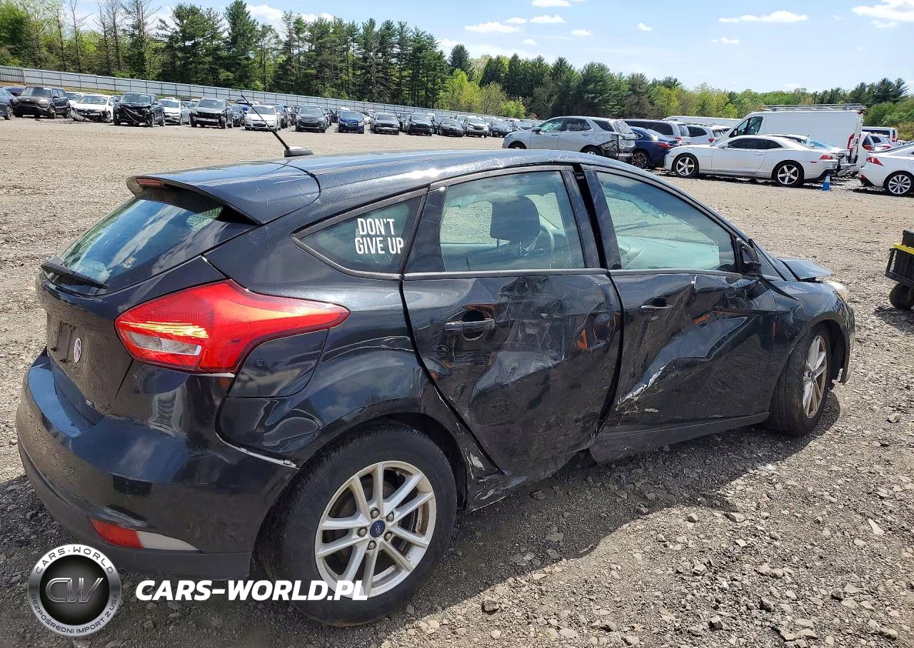 2015 Ford Focus Se VIN:1FADP3K27FL366340 - 3