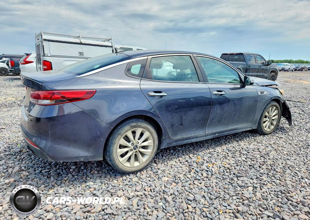 2018 Kia Optima S VIN:5XXGT4L31JG217396 - 3