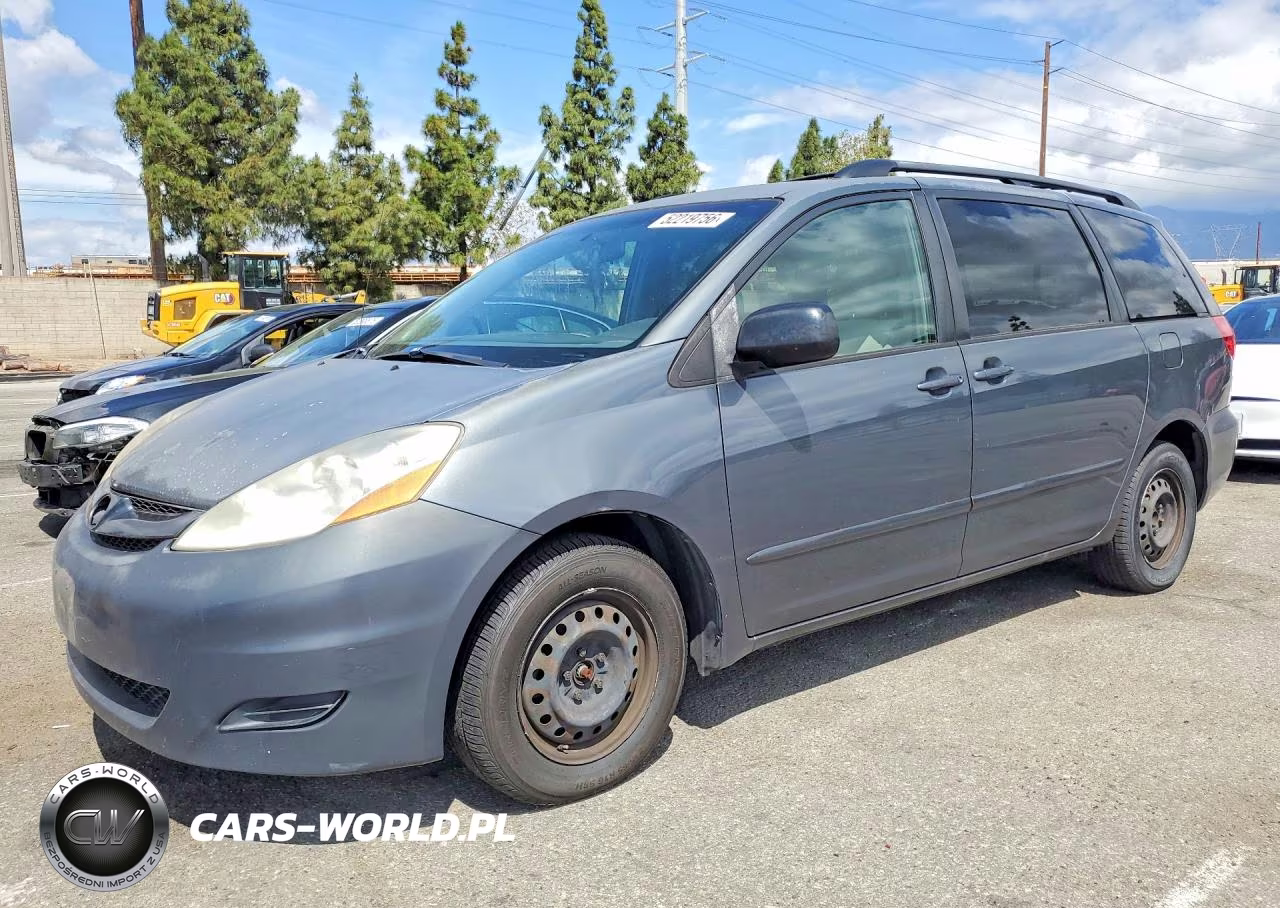 2010 Toyota Sienna Le 7-Passenger
