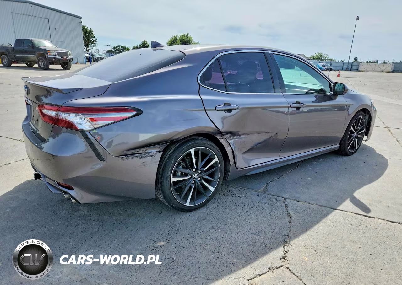 2018 Toyota Camry Xse VIN:4T1B61HK6JU020634 - 3