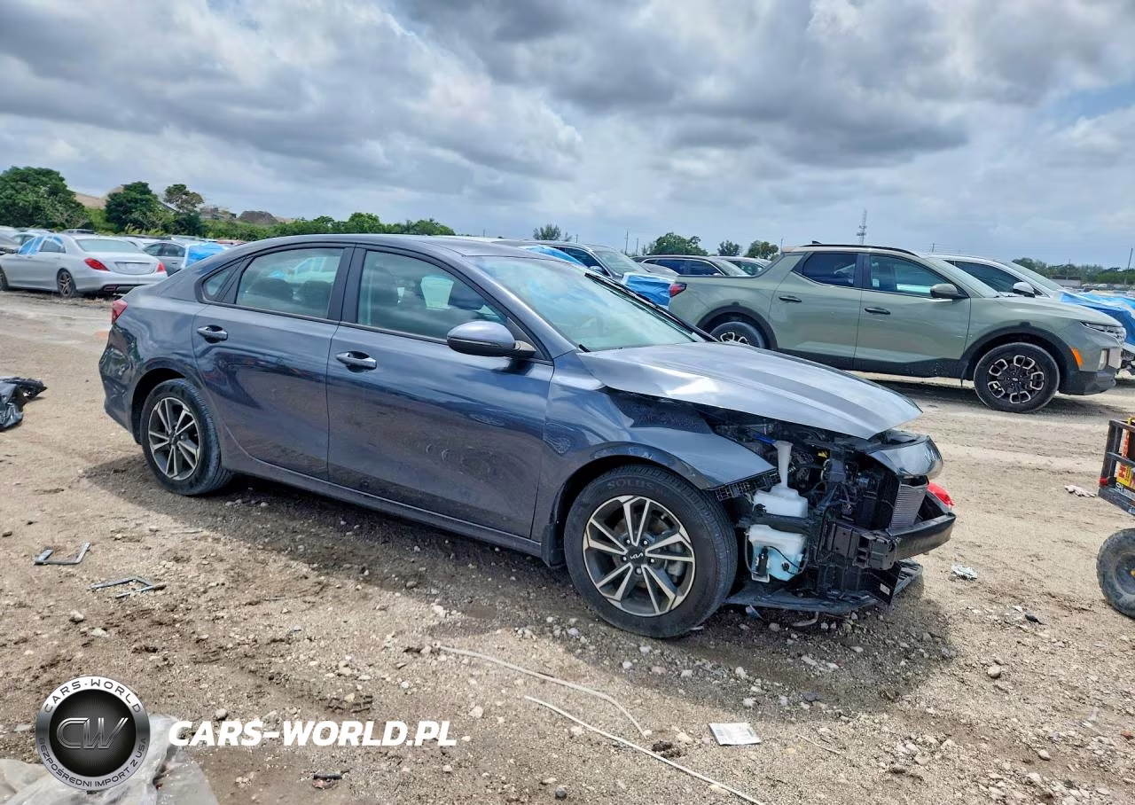 2023 Kia Forte Lxs VIN:3KPF24AD0PE542164 - 4