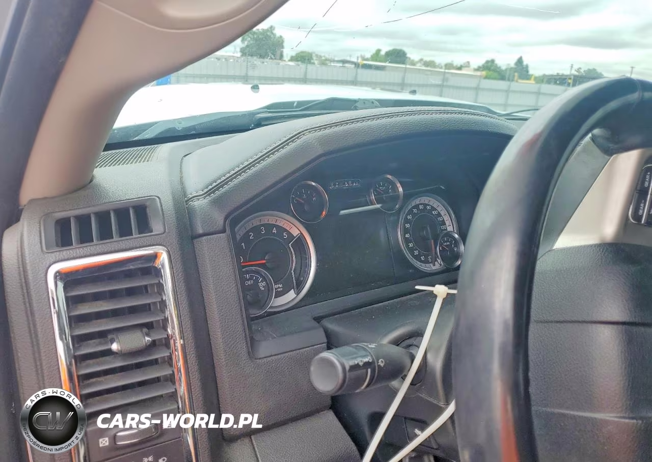 2018 Ram 1500 Laramie VIN:1C6RR7NM7JS274696 - 9