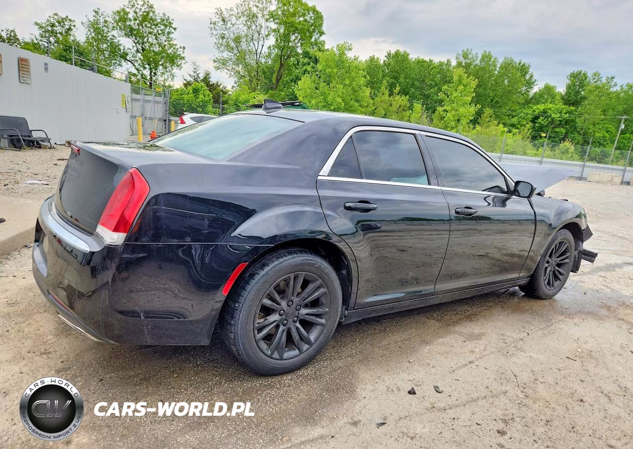 2019 Chrysler 300 Touring VIN:2C3CCAAGXKH566160 - 3