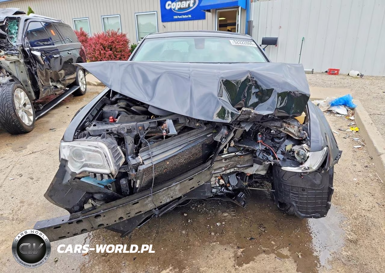 2019 Chrysler 300 Touring VIN:2C3CCAAGXKH566160 - 5