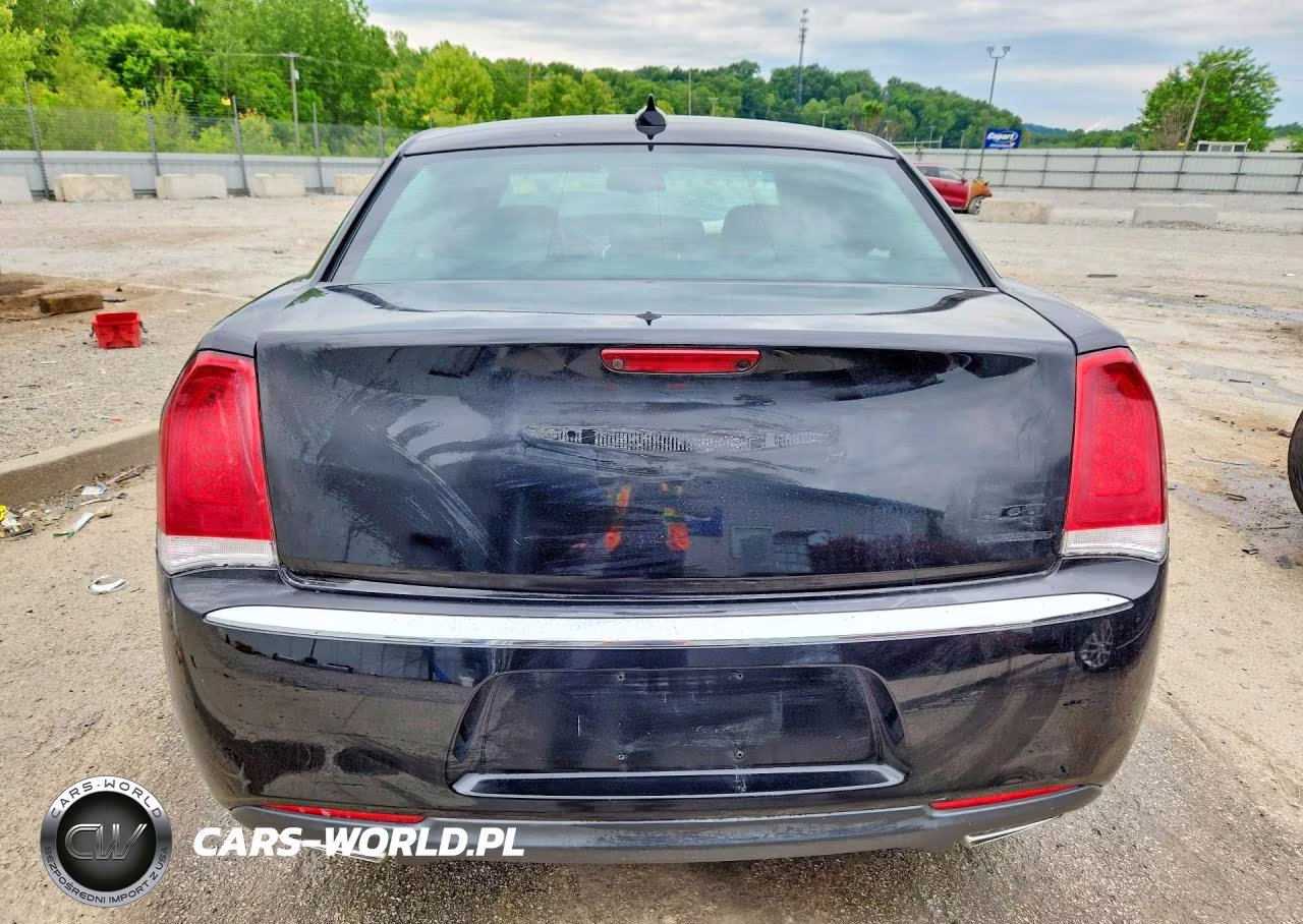 2019 Chrysler 300 Touring VIN:2C3CCAAGXKH566160 - 6