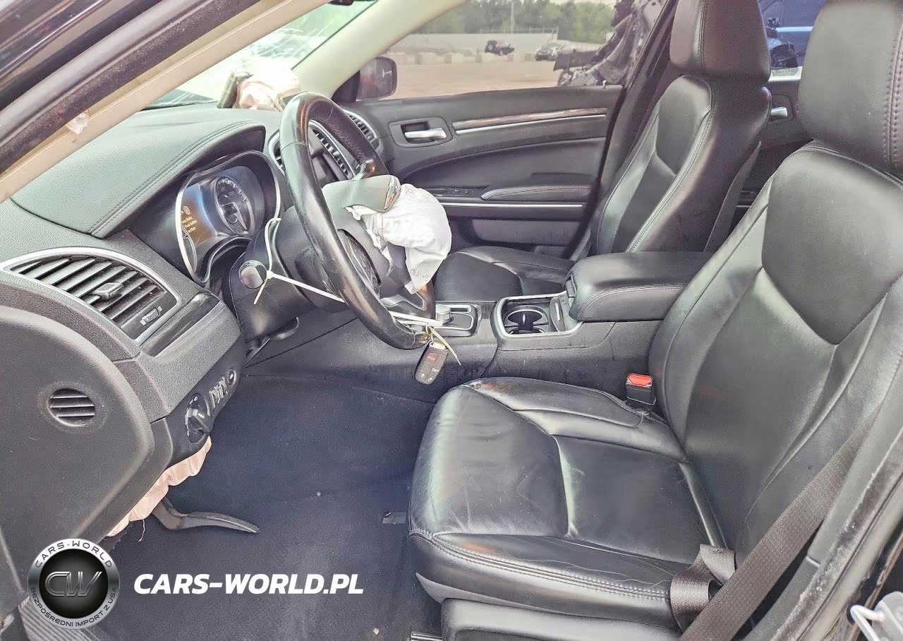 2019 Chrysler 300 Touring VIN:2C3CCAAGXKH566160 - 7
