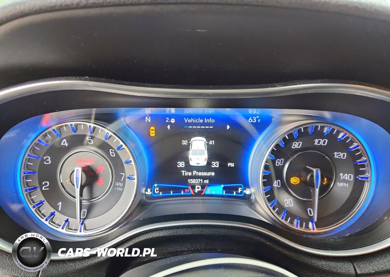 2019 Chrysler 300 Touring VIN:2C3CCAAGXKH566160 - 9
