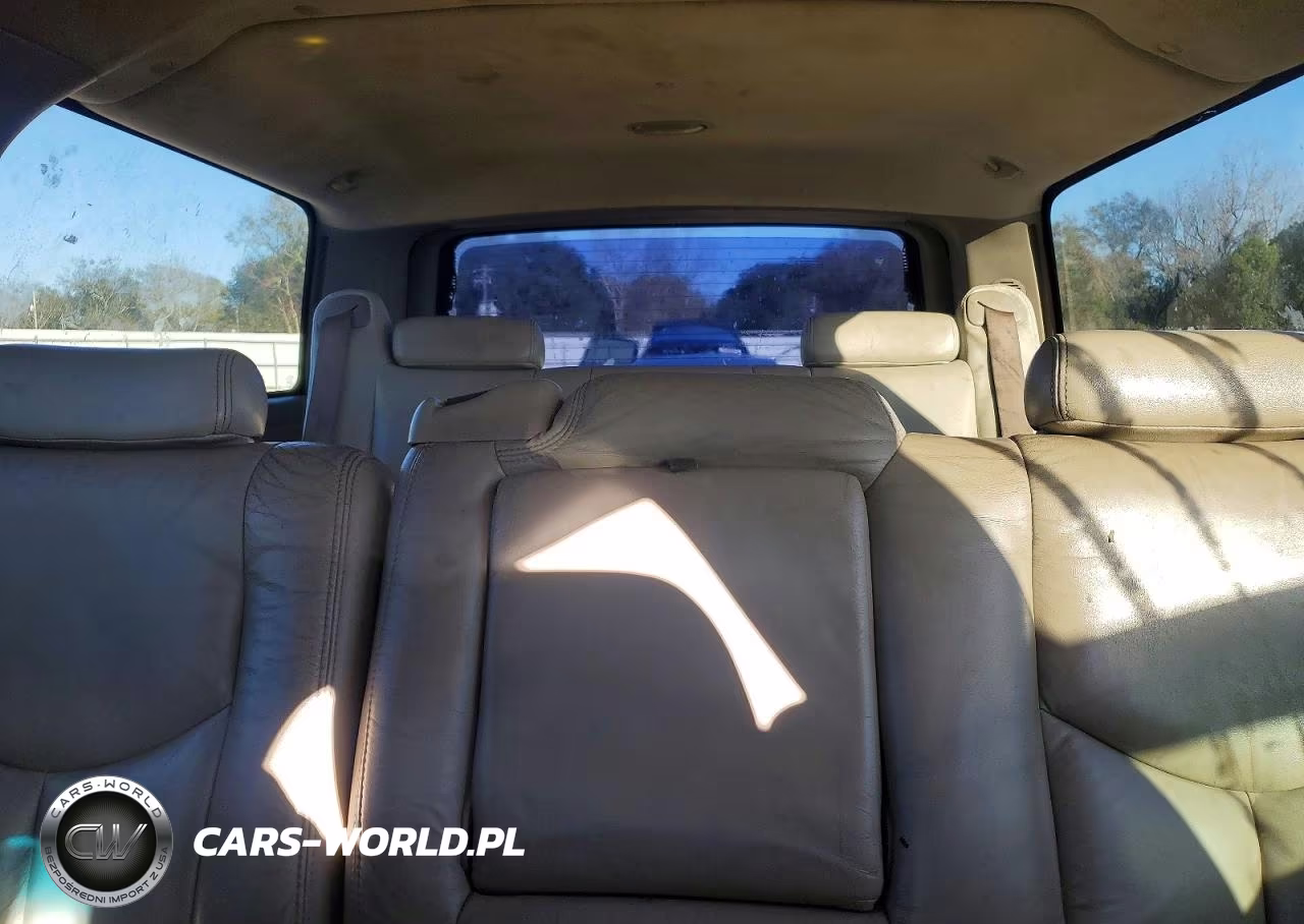 2003 Chevrolet Suburban VIN:3GNEC16T23G303132 - 10