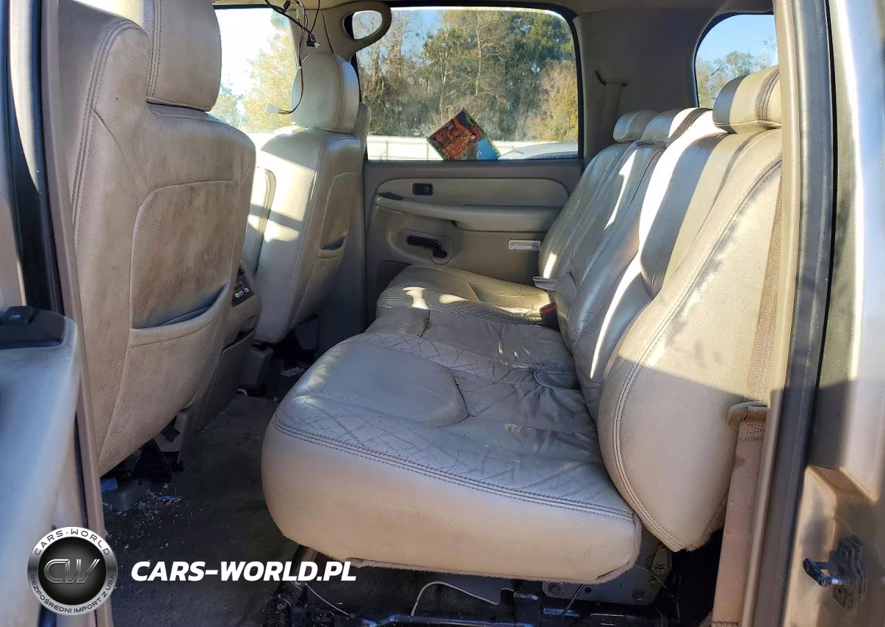 2003 Chevrolet Suburban VIN:3GNEC16T23G303132 - 11