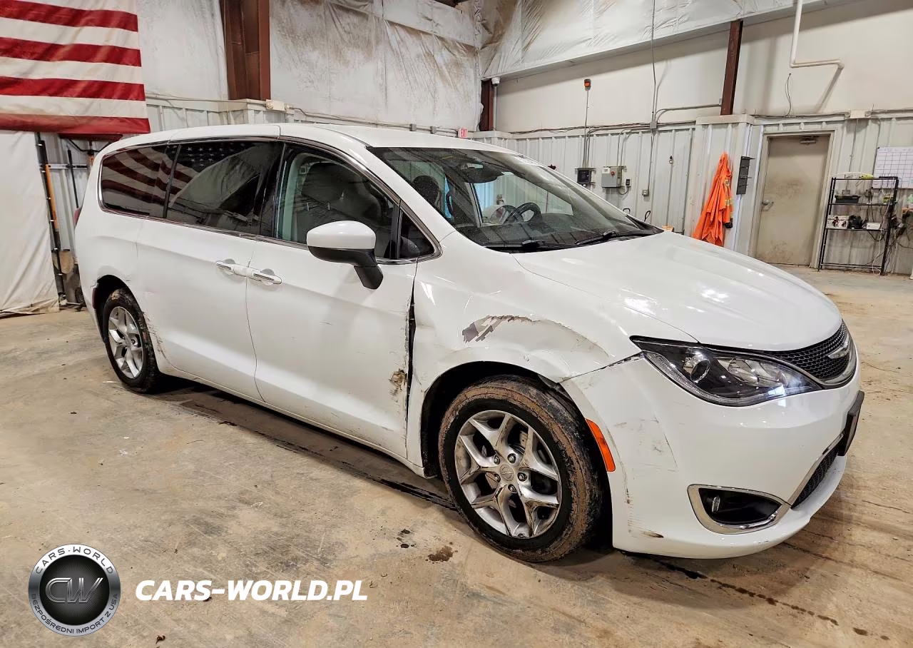 2017 Chrysler Pacifica Touring L VIN:2C4RC1BG4HR768368 - 4