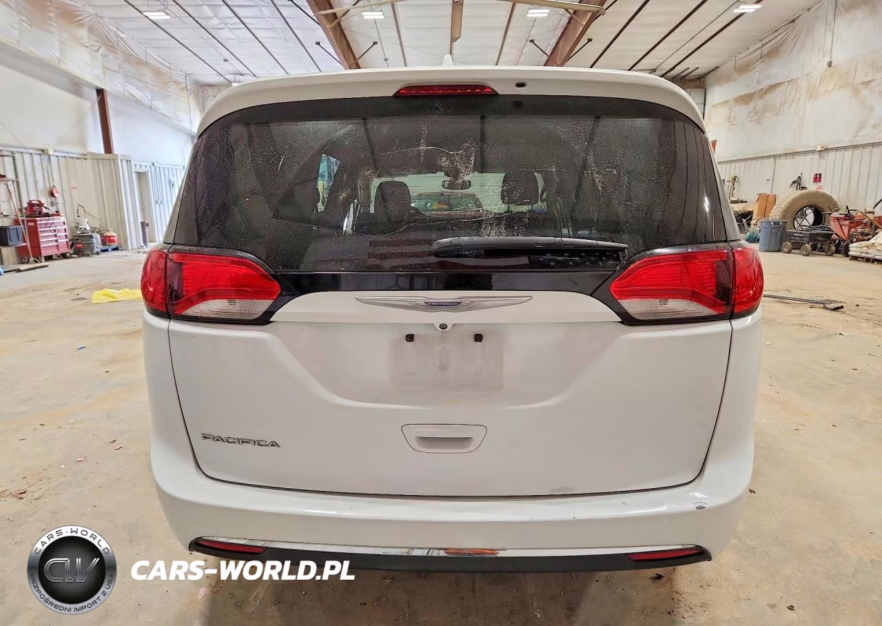 2017 Chrysler Pacifica Touring L VIN:2C4RC1BG4HR768368 - 6