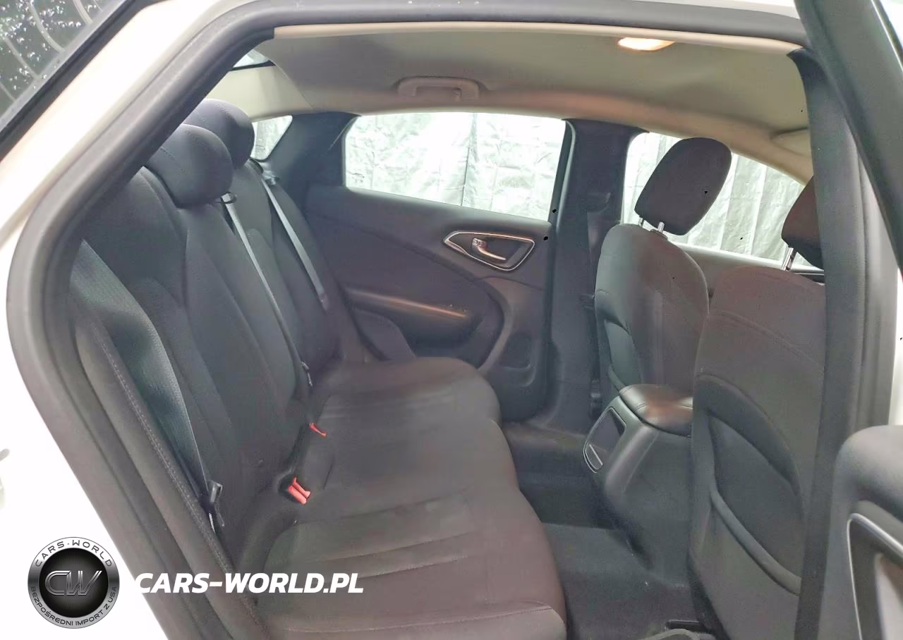 2015 Chrysler 200 Limited VIN:1C3CCCAB9FN657952 - 10
