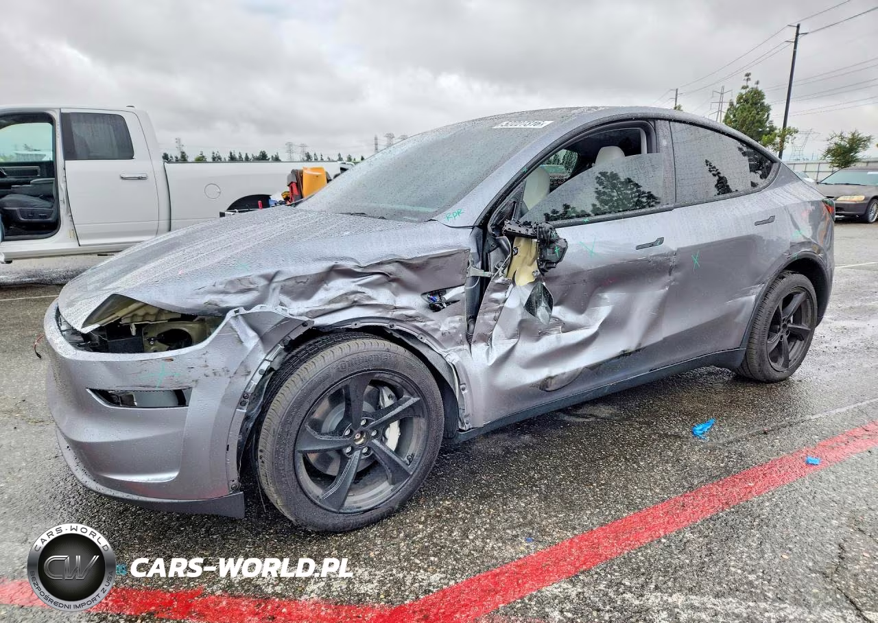 2026 Tesla Model Y – zdjęcie 1 z 13