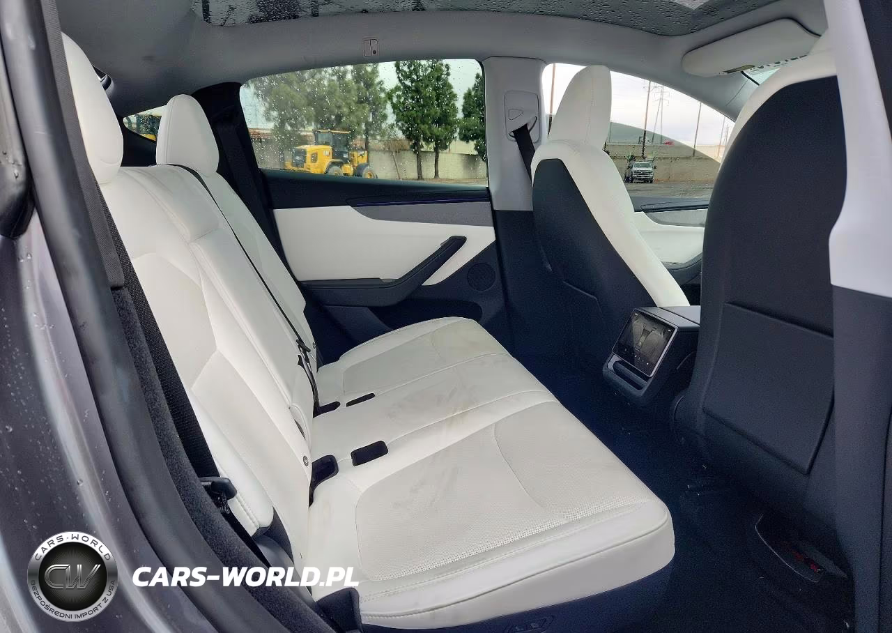 2026 Tesla Model Y VIN:7SAYGDEE5TF358620 - 10