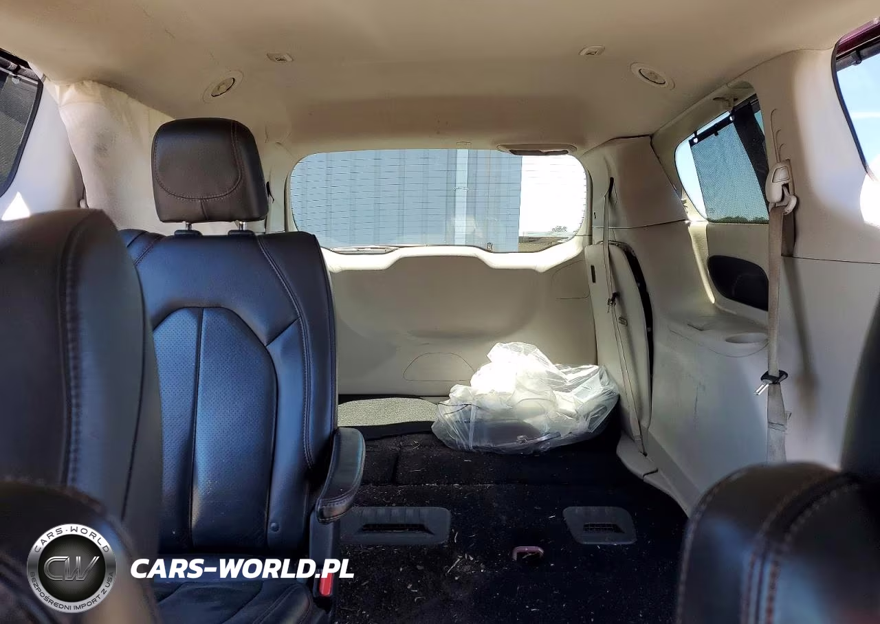 2020 Chrysler Pacifica Touring L VIN:2C4RC1BG5LR124886 - 10