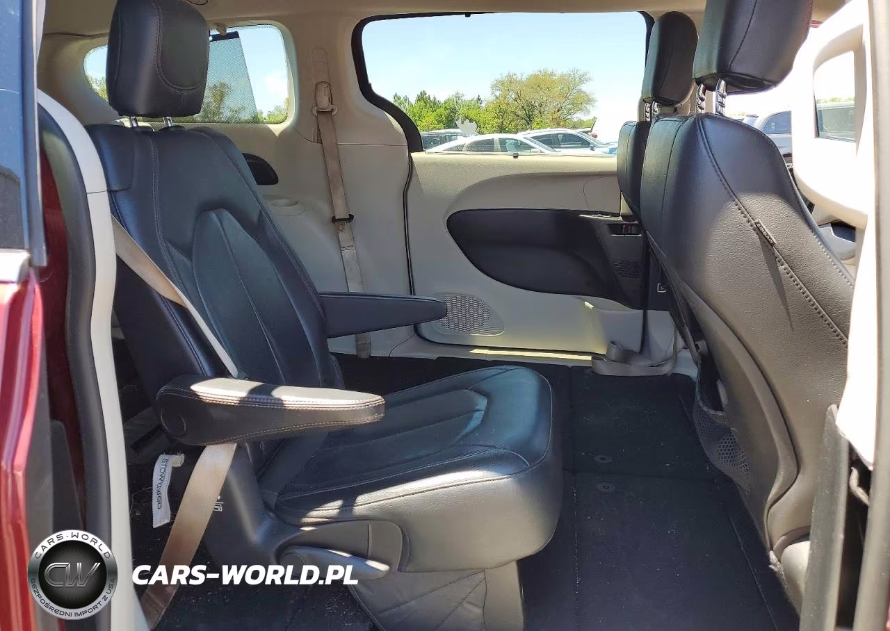 2020 Chrysler Pacifica Touring L VIN:2C4RC1BG5LR124886 - 11