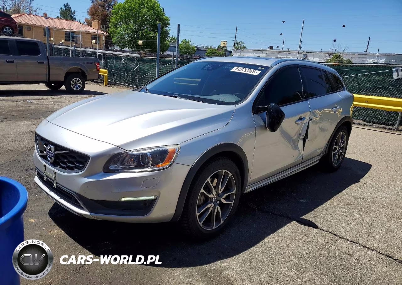 2016 Volvo V60 Cross Country Platinum
