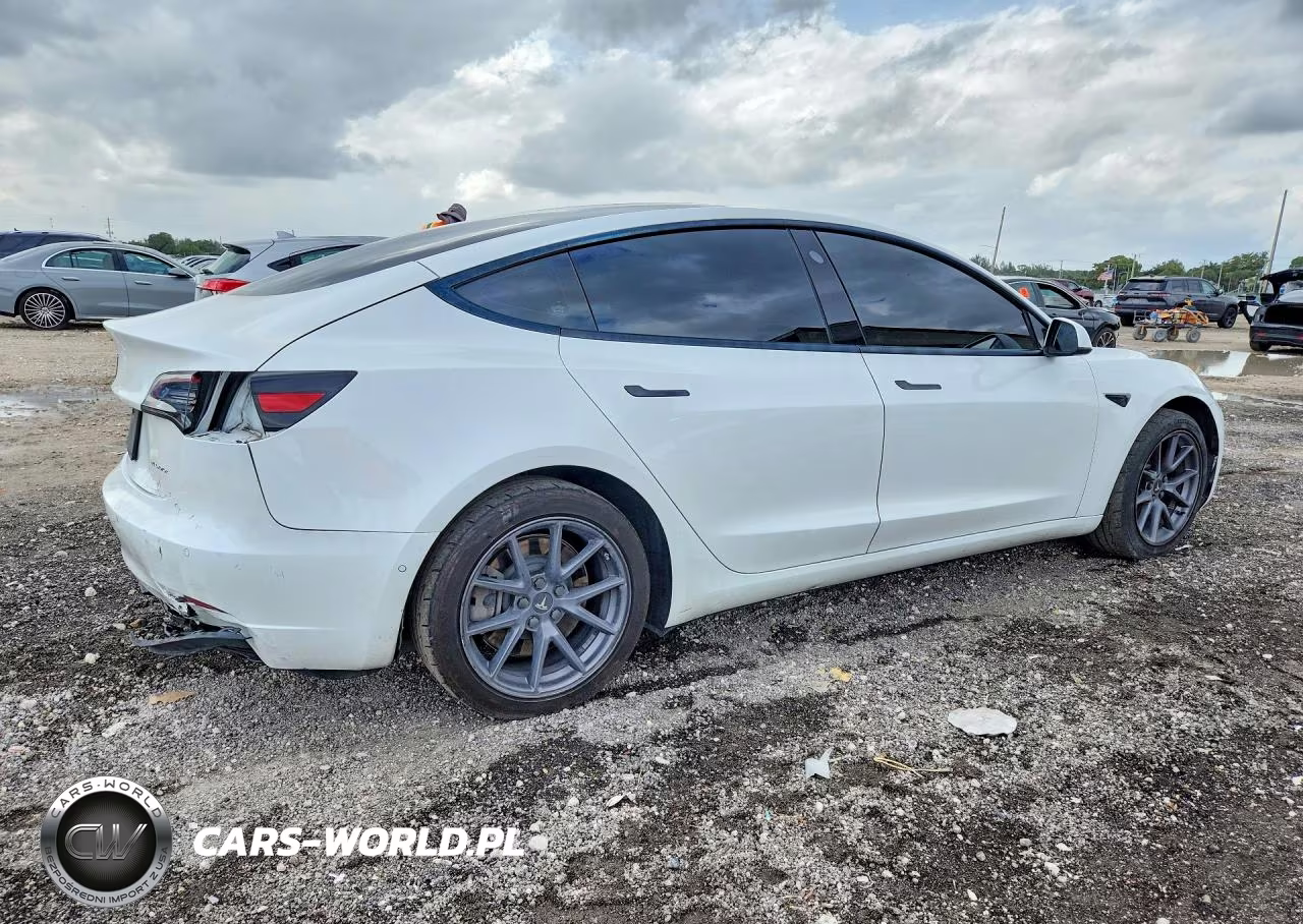 2022 Tesla Model 3 VIN:5YJ3E1EB1NF205558 - 3