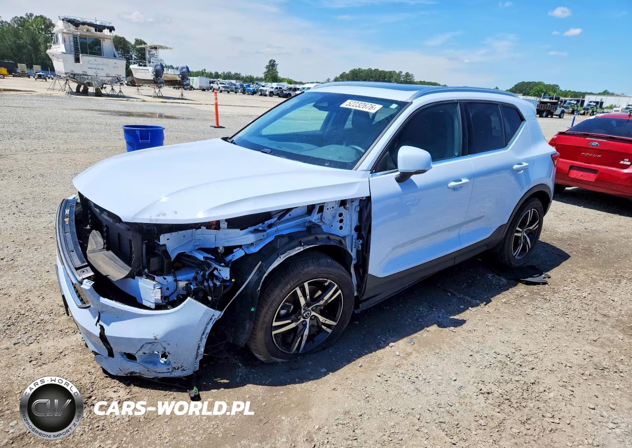 2025 Volvo Xc40 Core – zdjęcie 1 z 13