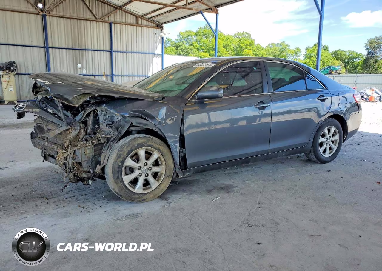2011 Toyota Camry Le – zdjęcie 1 z 12
