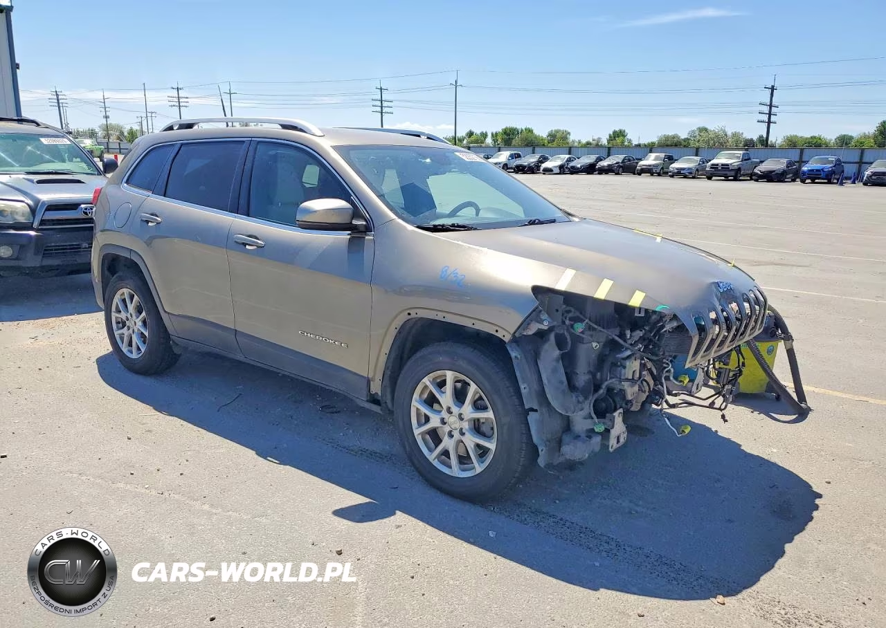 2016 Jeep Cherokee Latitude VIN:1C4PJMCS3GW286188 - 4