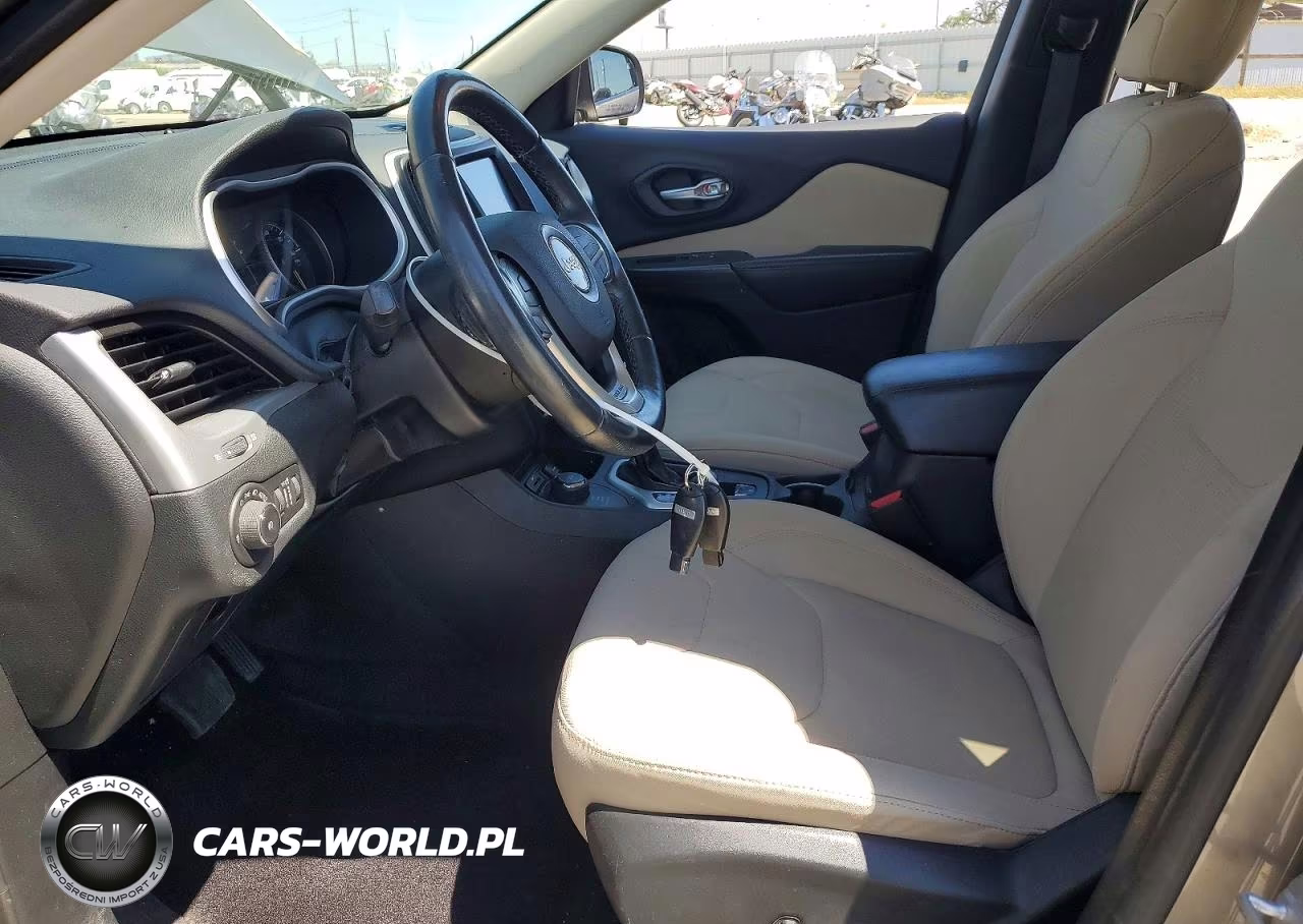 2016 Jeep Cherokee Latitude VIN:1C4PJMCS3GW286188 - 7