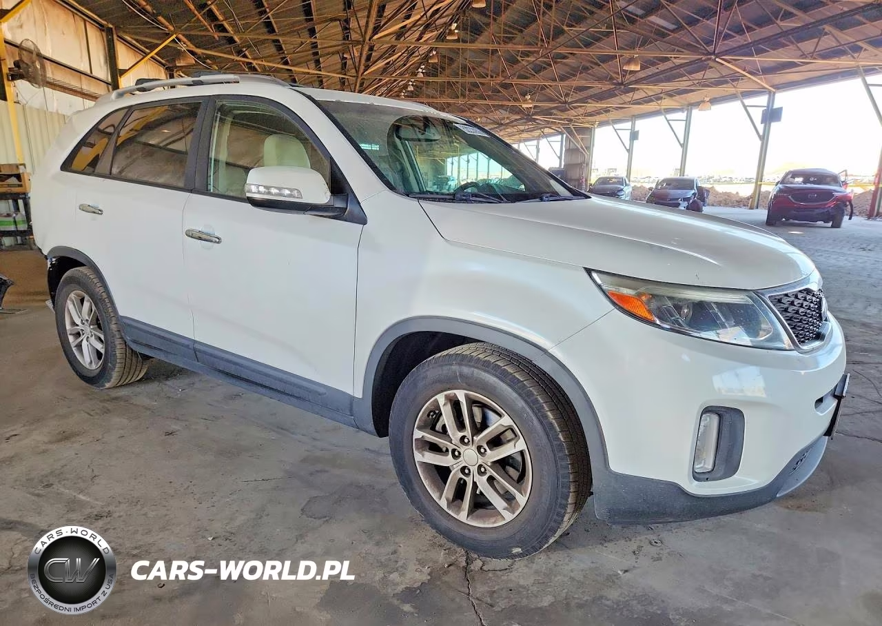 2014 Kia Sorento Lx VIN:5XYKT4A63EG517739 - 4