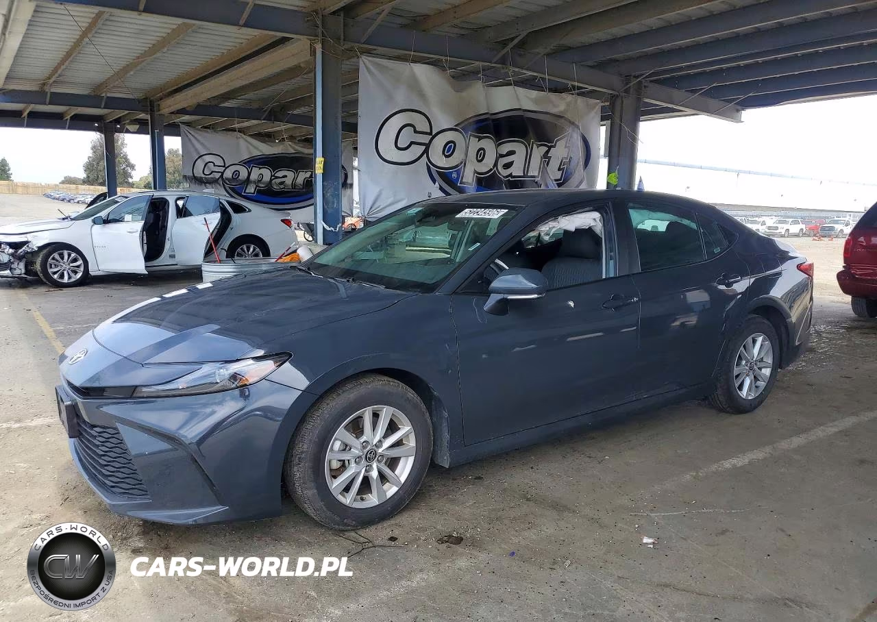 2025 Toyota Camry Le – zdjęcie 1 z 13