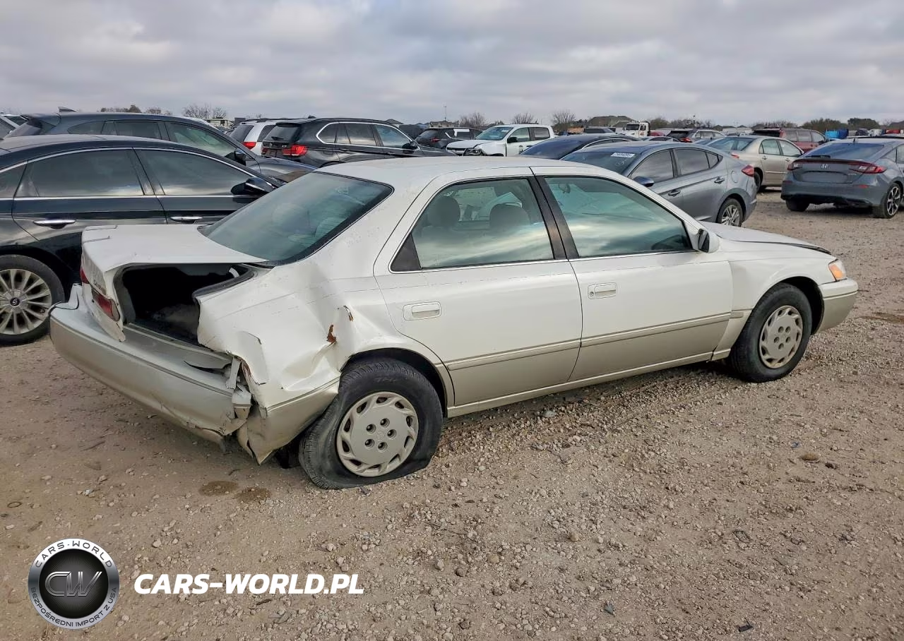 1999 Toyota Camry Le VIN:JT2BG28K7X0350945 - 3