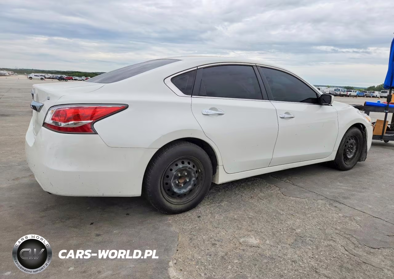2015 Nissan Altima 2.5 S VIN:1N4AL3AP7FN310365 - 3