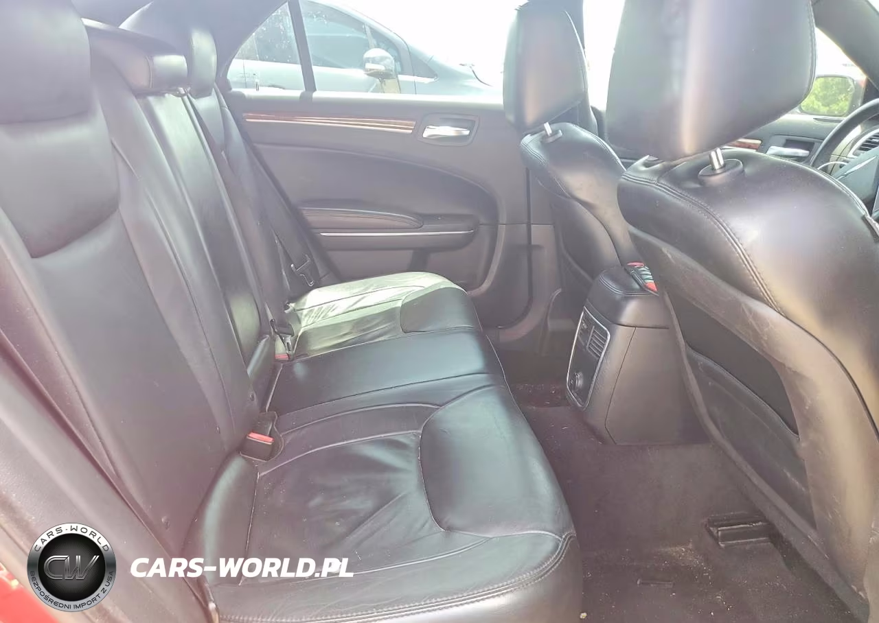 2014 Chrysler 300 VIN:2C3CCAAG7EH379902 - 10