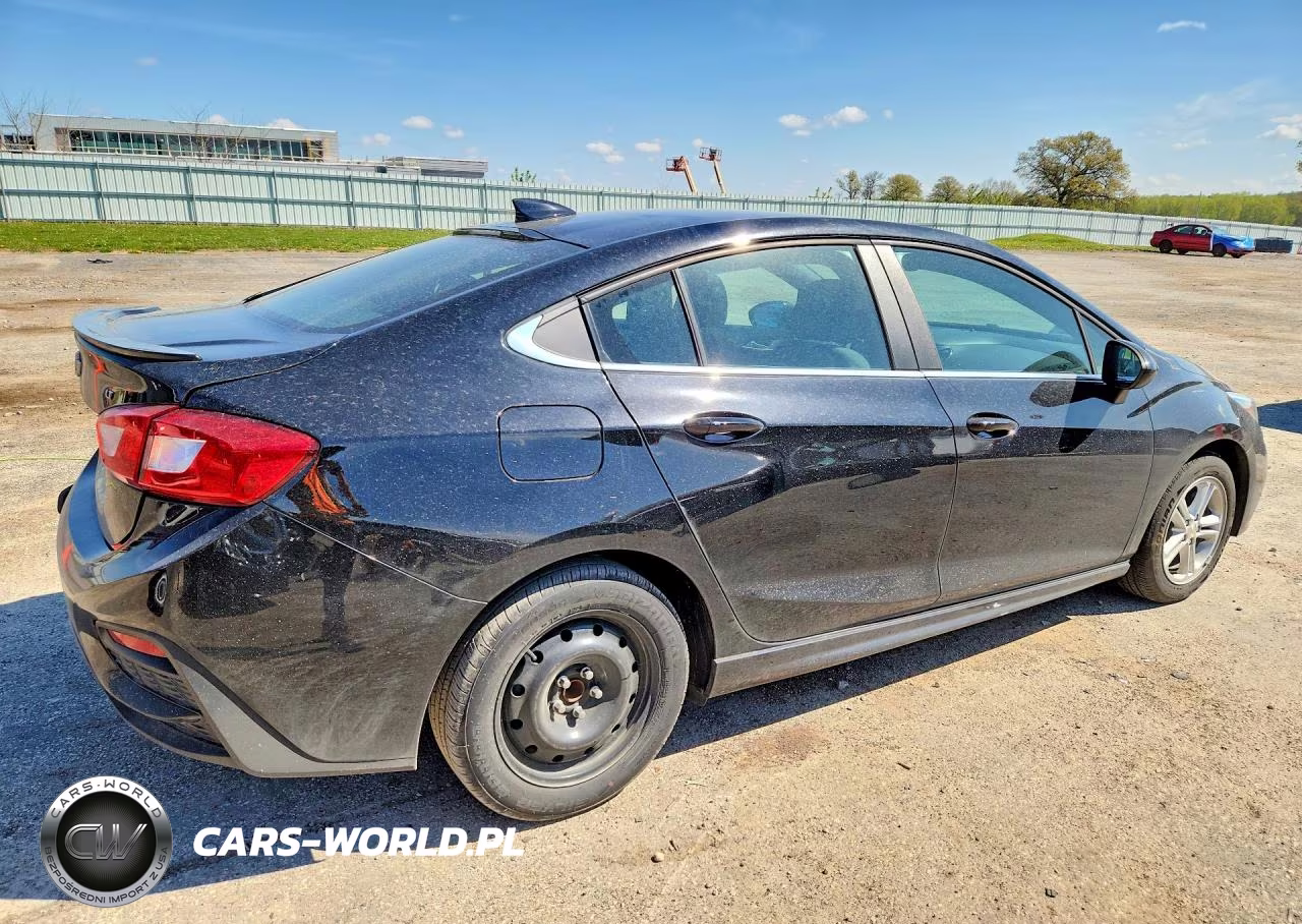 2018 Chevrolet Cruze Lt VIN:1G1BE5SM4J7175912 - 3