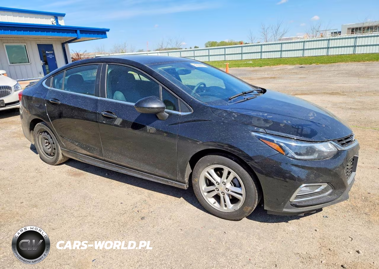 2018 Chevrolet Cruze Lt VIN:1G1BE5SM4J7175912 - 4