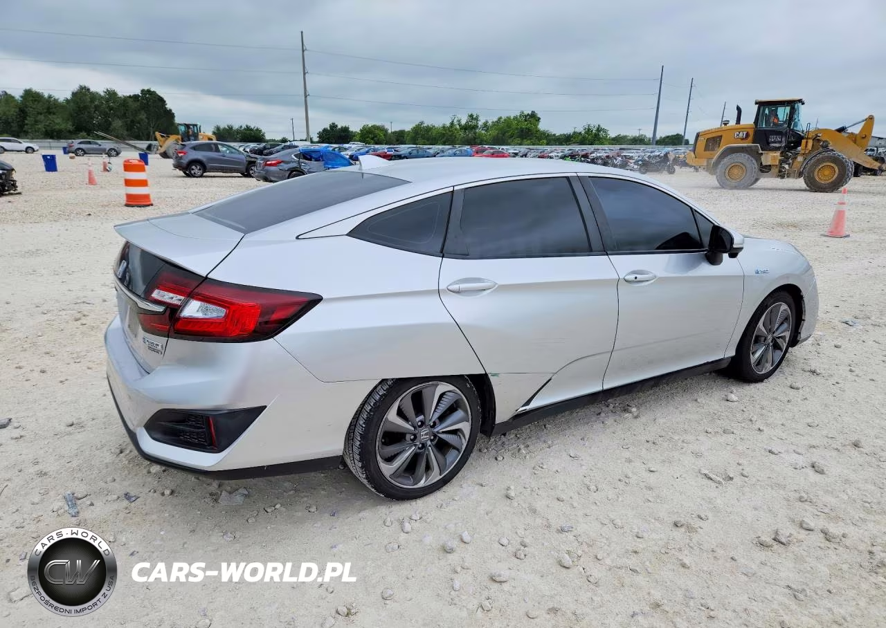 2018 Honda Clarity Touring VIN:JHMZC5F39JC001319 - 3