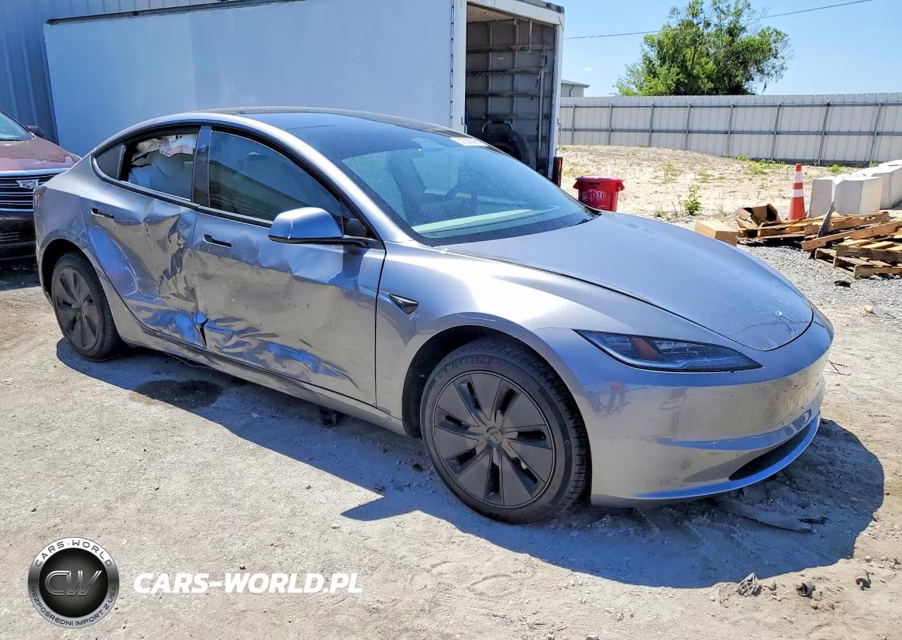 2025 Tesla Model 3 VIN:5YJ3E1EAXSF059700 - 4
