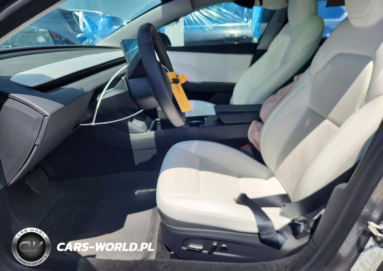 2025 Tesla Model 3 VIN:5YJ3E1EAXSF059700 - 7