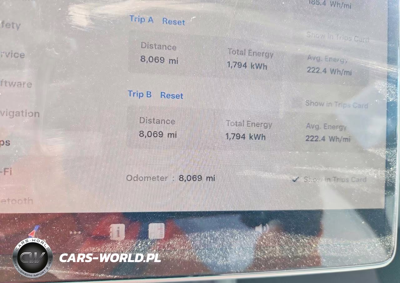 2025 Tesla Model 3 VIN:5YJ3E1EAXSF059700 - 9